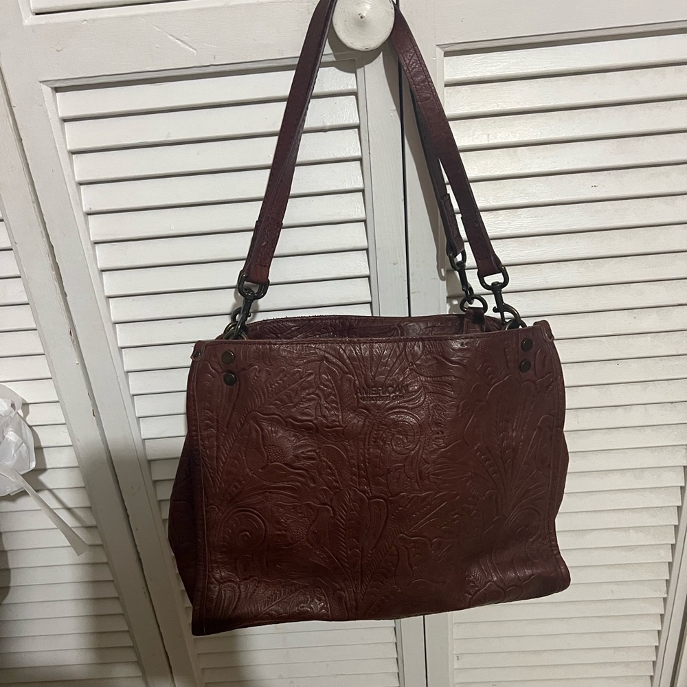 Chic Embossed Leather Shoulder Bag in Rich Brown